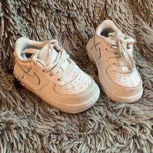 White nike Air Force Ones low top